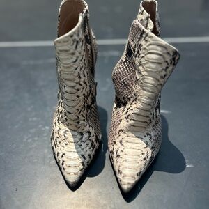 Steve Madden Cream and Black Textured Ankle Boots